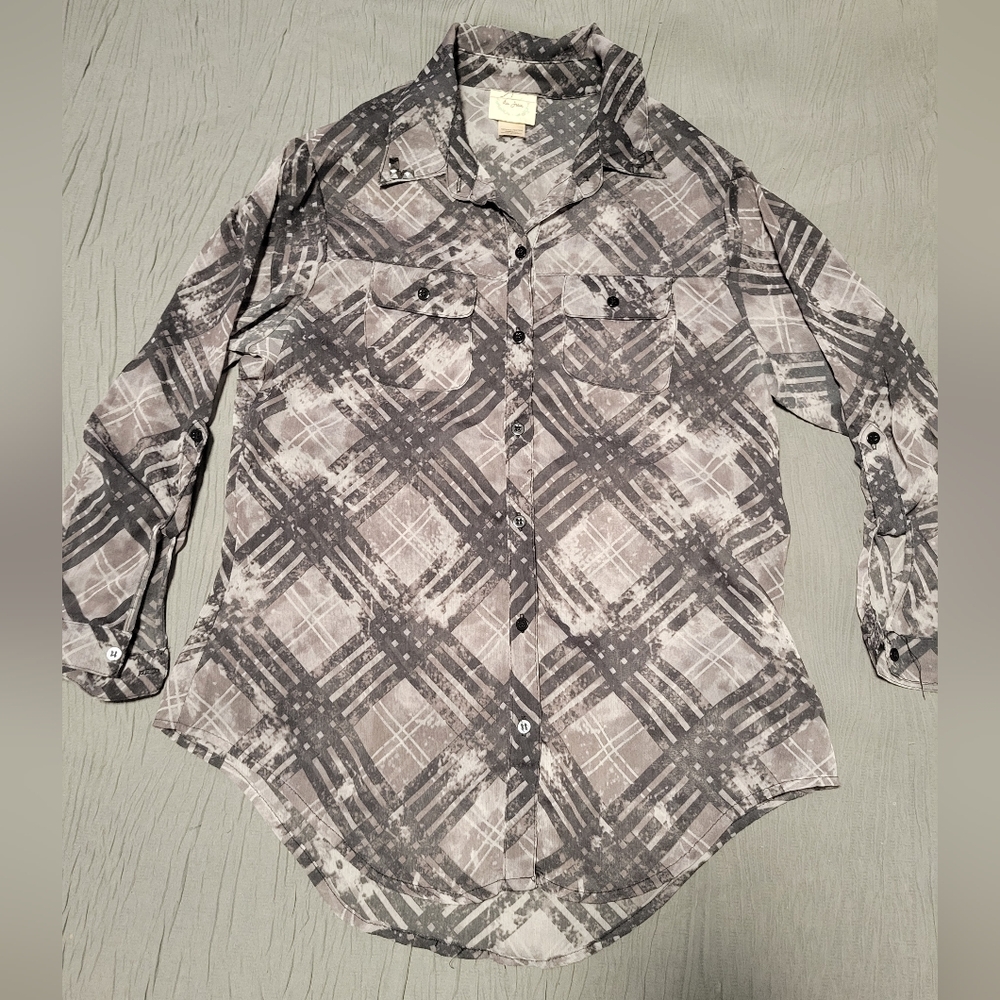 Belle du Jour Women's Gray Plaid Button-Up Shirt